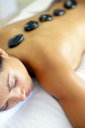 Massage aux pierres chaudes